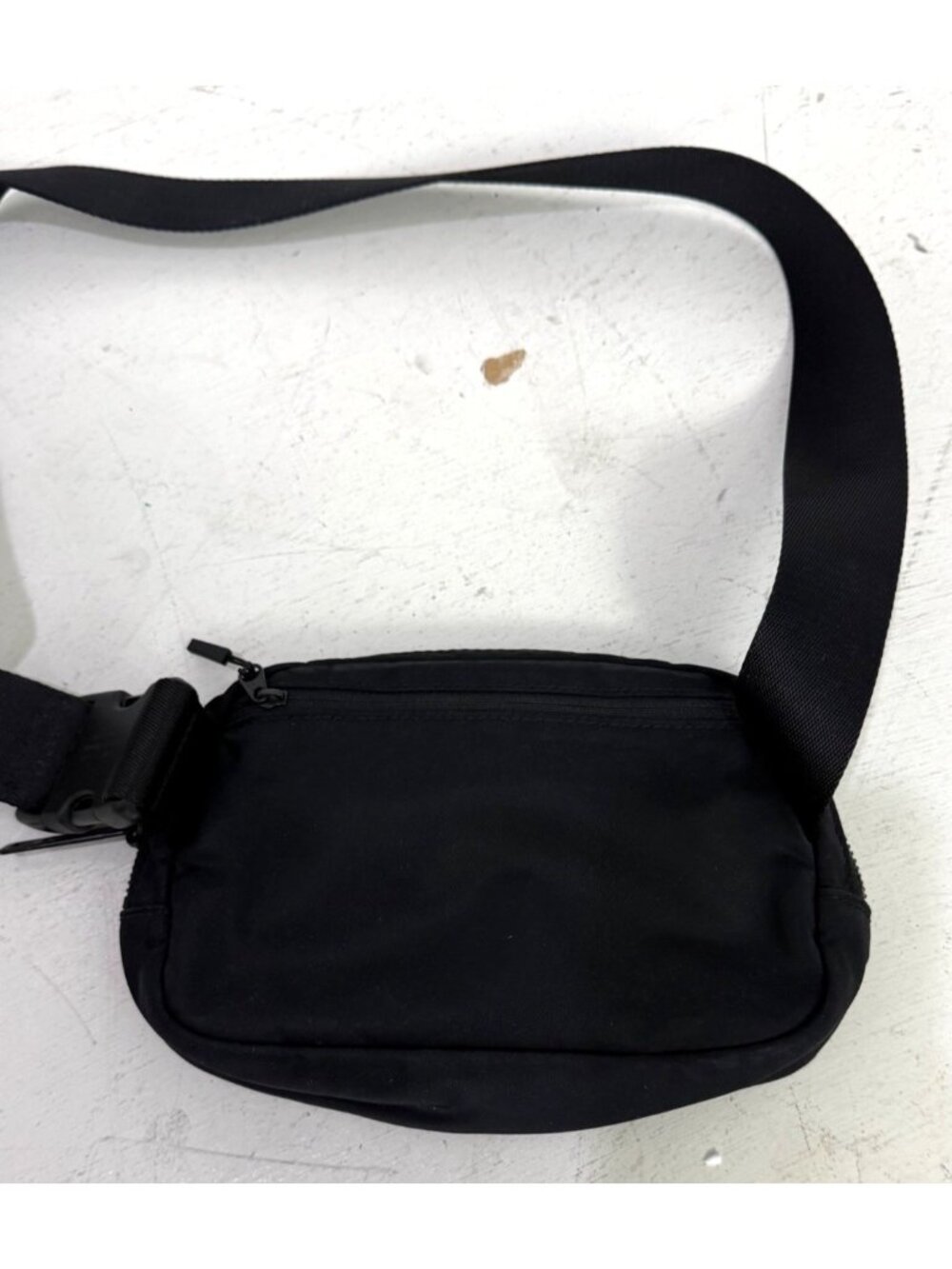Lululemon Everywhere Belt Bag Black Adjustable Strap Compact Lightweight - Picture 4 of 9